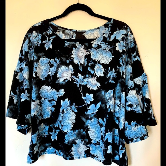 Tops - Cute shorter blouse with tulip sleeves * 1X